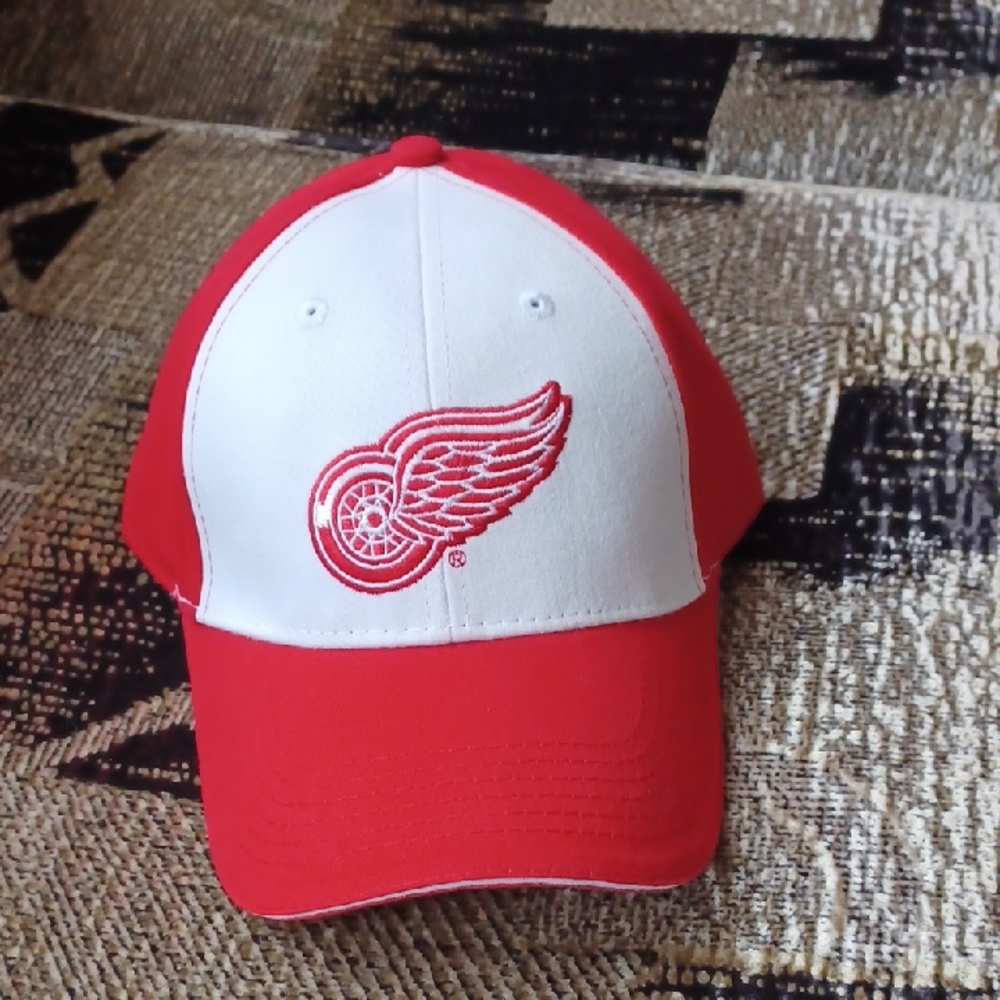 4/$60 New Detroit Red Wings Cap - Adult Size